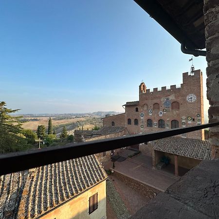 Antica Torre Del Borgo Bed & Breakfast Черталдо Екстериор снимка