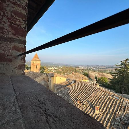 Antica Torre Del Borgo Bed & Breakfast Черталдо Екстериор снимка