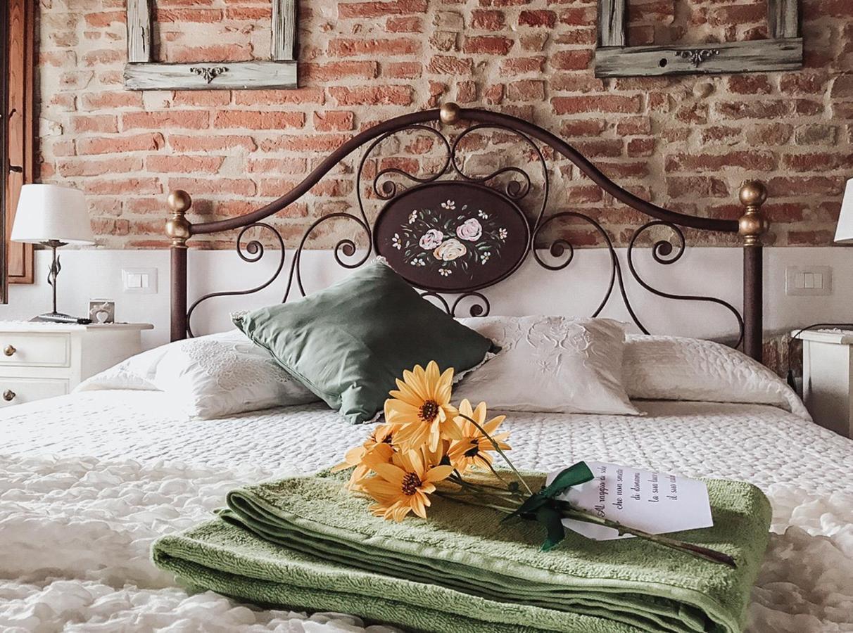 Antica Torre Del Borgo Bed & Breakfast Черталдо Екстериор снимка