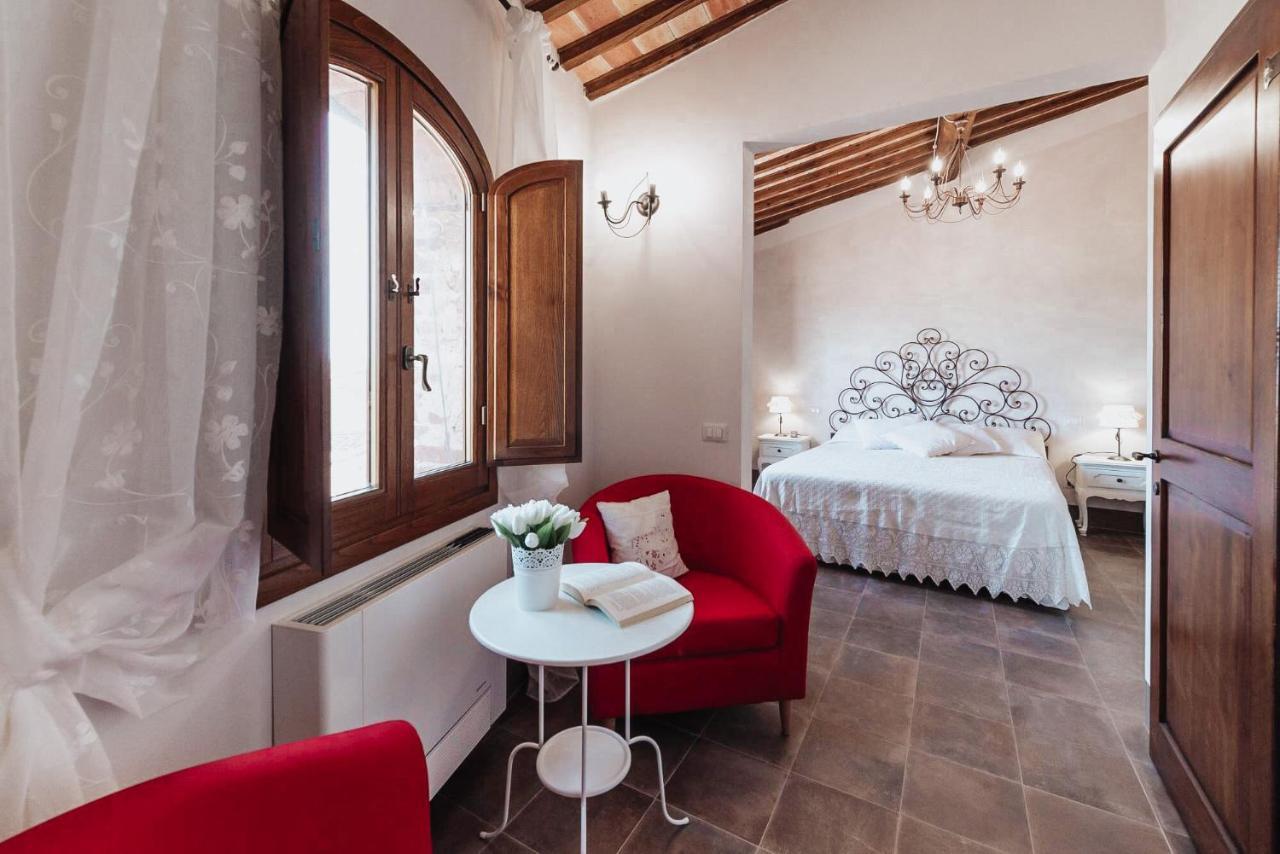 Antica Torre Del Borgo Bed & Breakfast Черталдо Екстериор снимка
