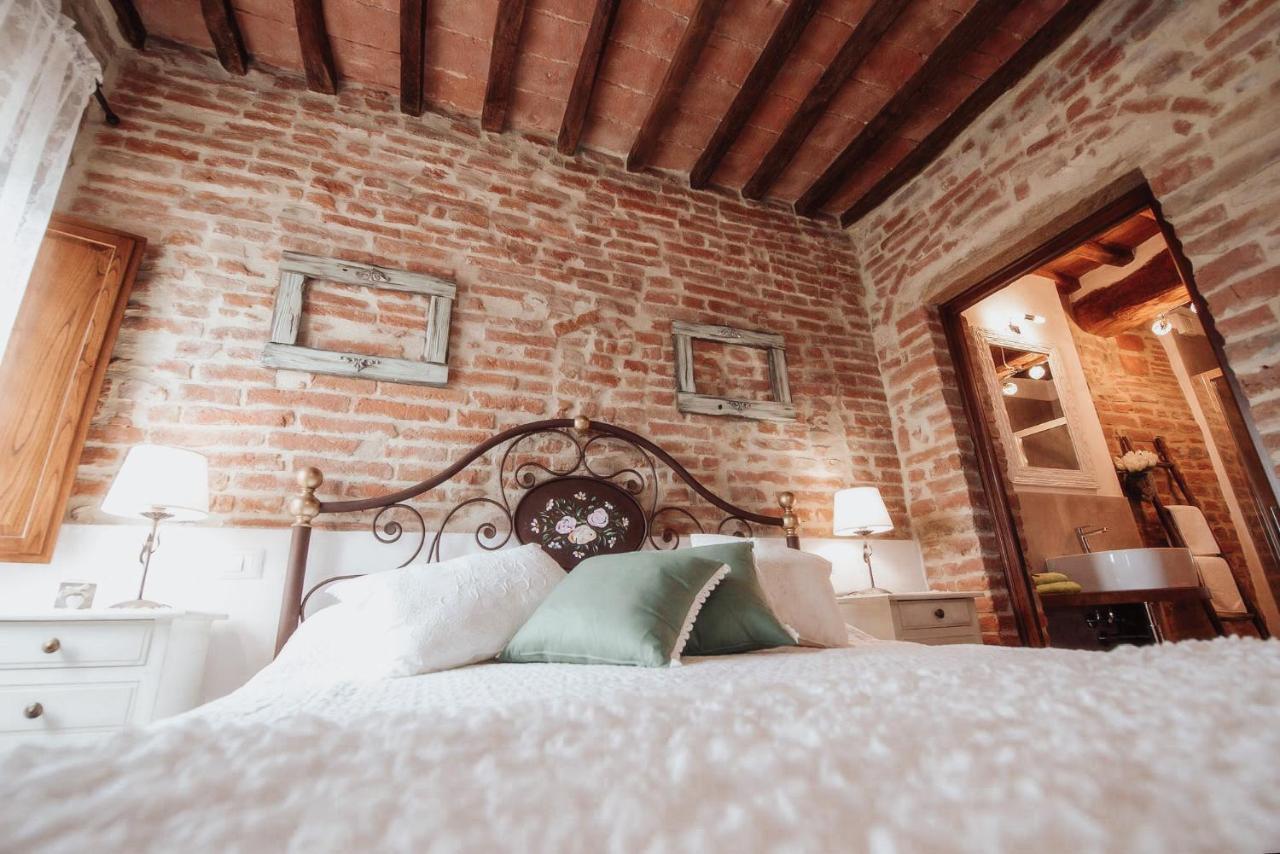 Antica Torre Del Borgo Bed & Breakfast Черталдо Екстериор снимка