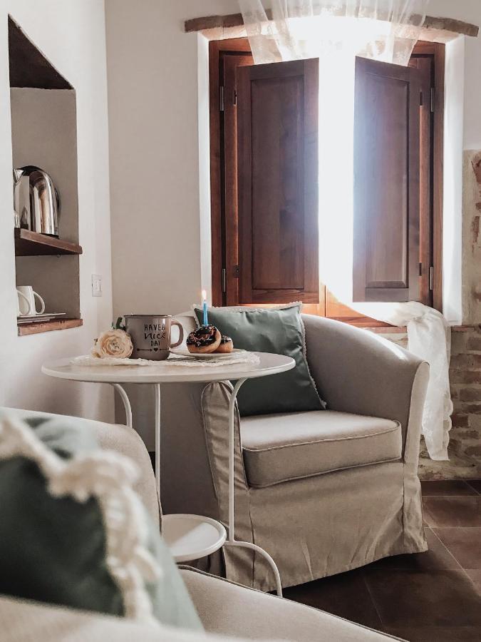 Antica Torre Del Borgo Bed & Breakfast Черталдо Екстериор снимка