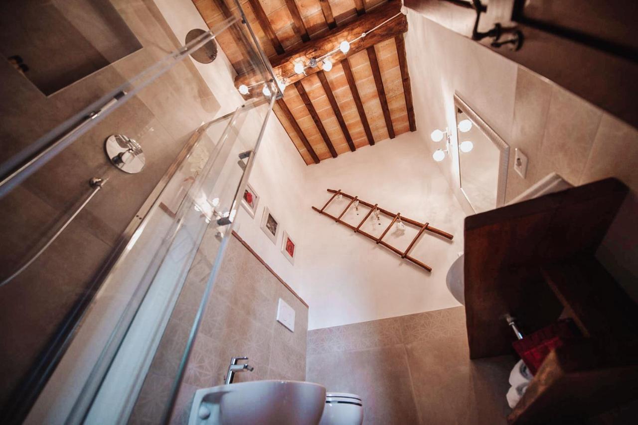Antica Torre Del Borgo Bed & Breakfast Черталдо Екстериор снимка