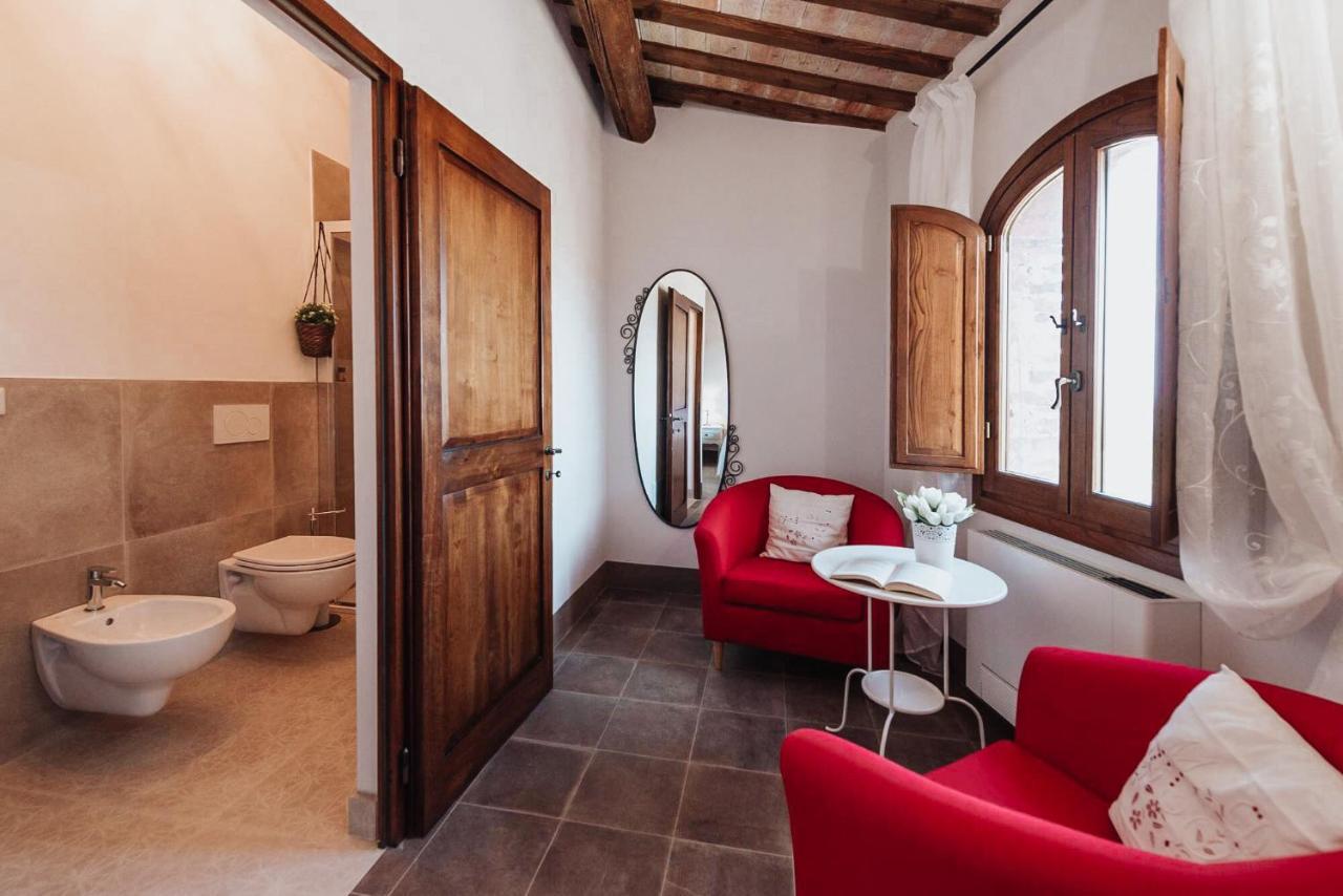 Antica Torre Del Borgo Bed & Breakfast Черталдо Екстериор снимка