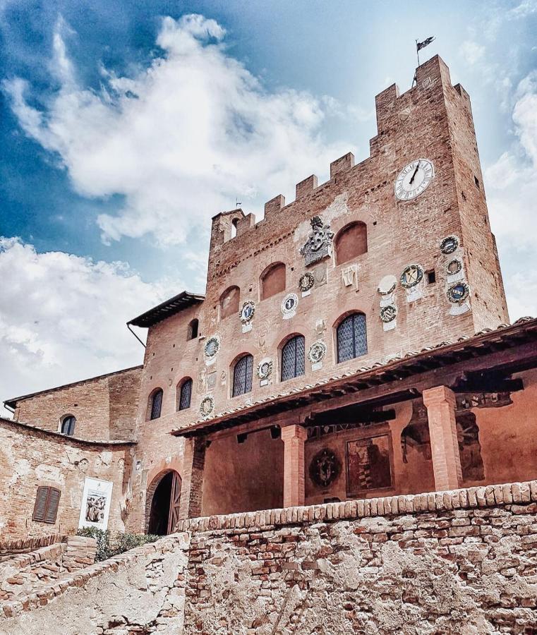 Antica Torre Del Borgo Bed & Breakfast Черталдо Екстериор снимка