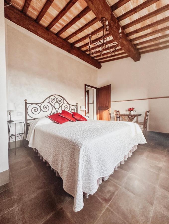 Antica Torre Del Borgo Bed & Breakfast Черталдо Екстериор снимка