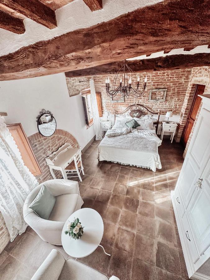 Antica Torre Del Borgo Bed & Breakfast Черталдо Екстериор снимка