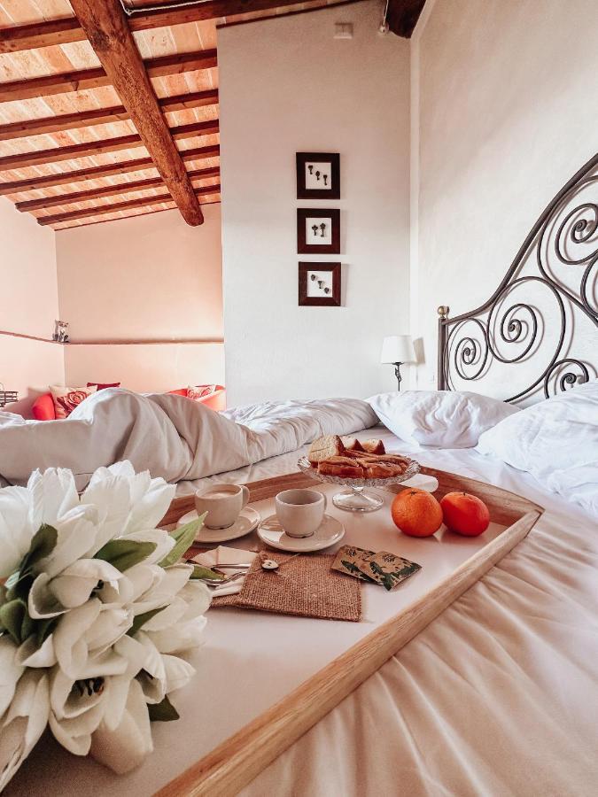 Antica Torre Del Borgo Bed & Breakfast Черталдо Екстериор снимка