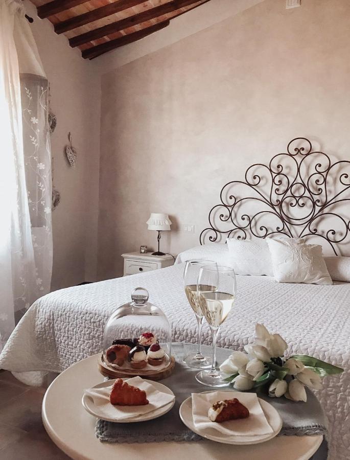 Antica Torre Del Borgo Bed & Breakfast Черталдо Екстериор снимка