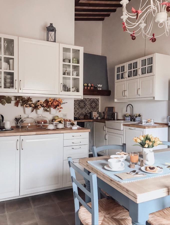 Antica Torre Del Borgo Bed & Breakfast Черталдо Екстериор снимка