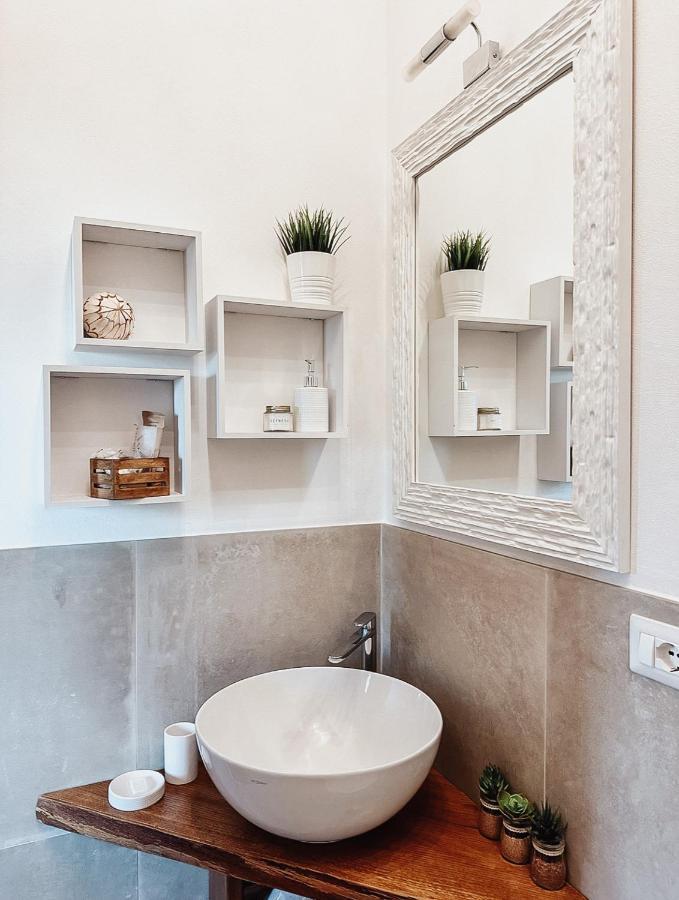 Antica Torre Del Borgo Bed & Breakfast Черталдо Екстериор снимка
