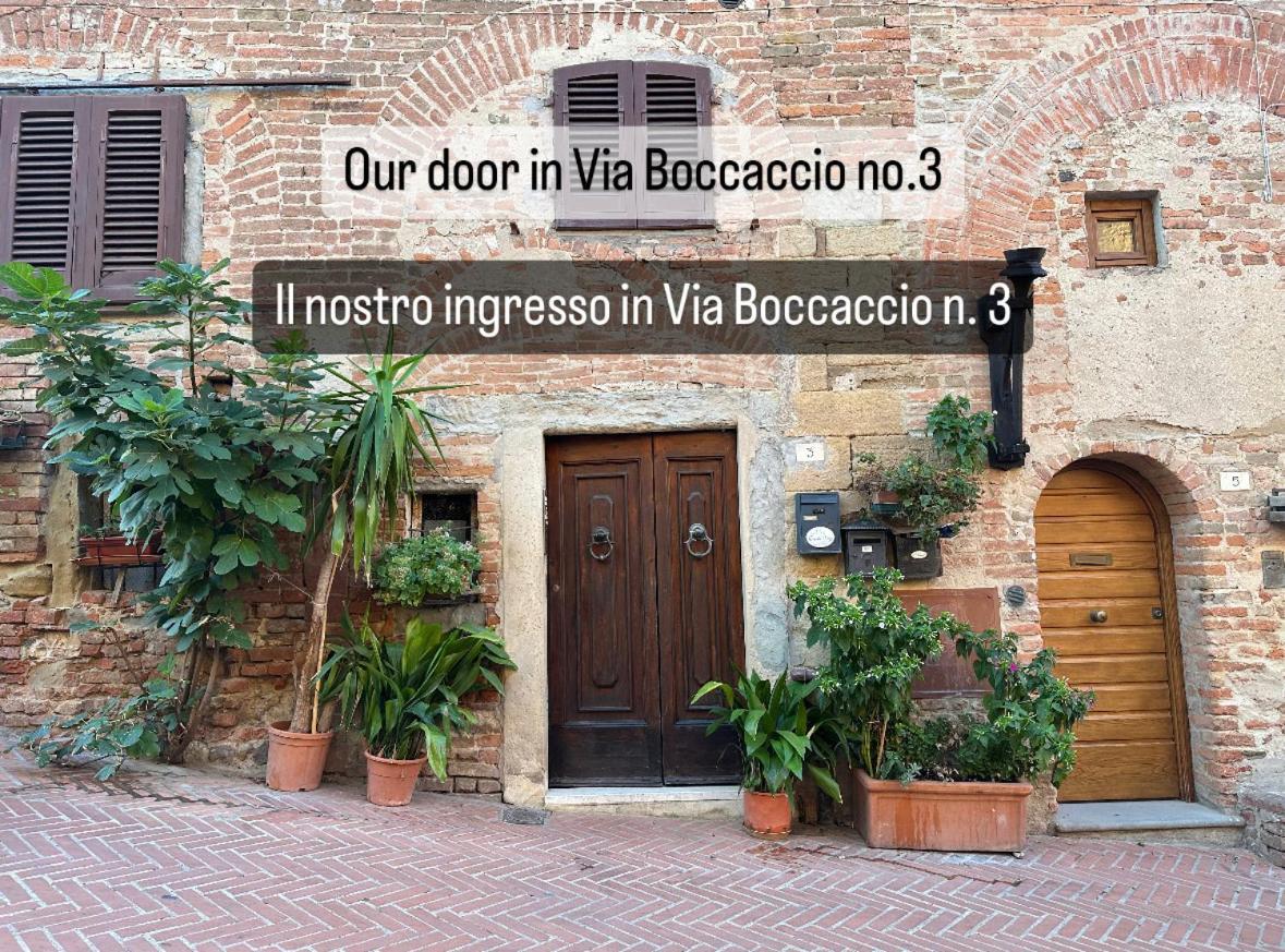 Antica Torre Del Borgo Bed & Breakfast Черталдо Екстериор снимка