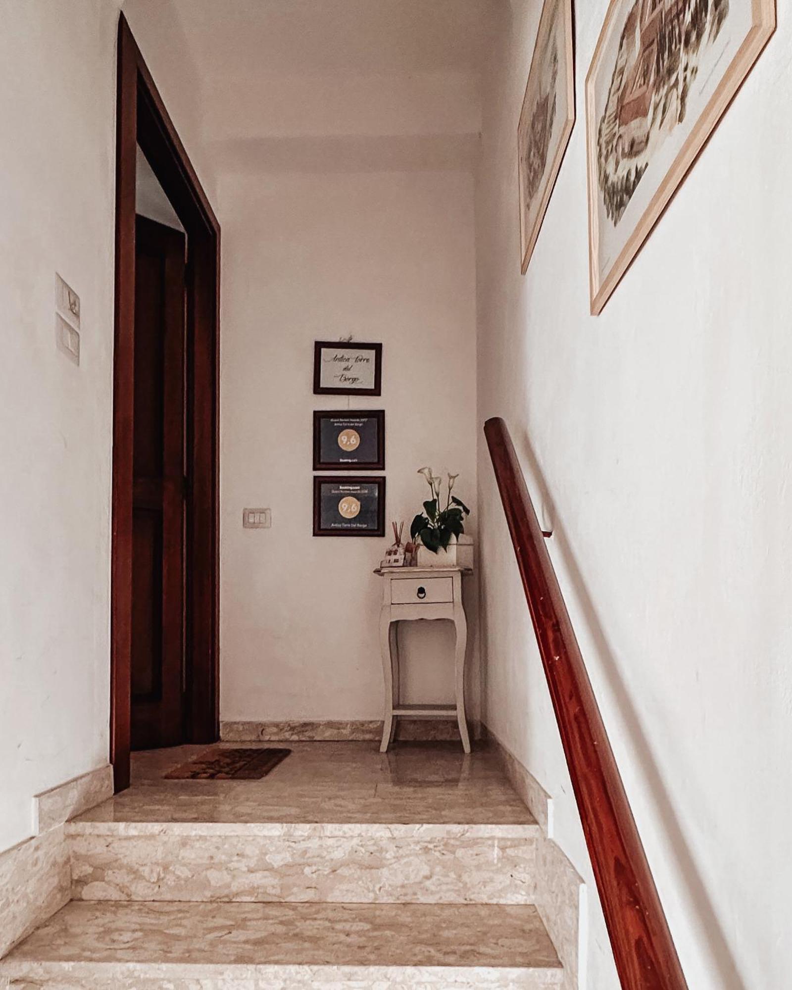 Antica Torre Del Borgo Bed & Breakfast Черталдо Екстериор снимка