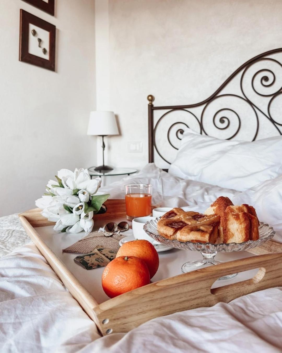 Antica Torre Del Borgo Bed & Breakfast Черталдо Екстериор снимка