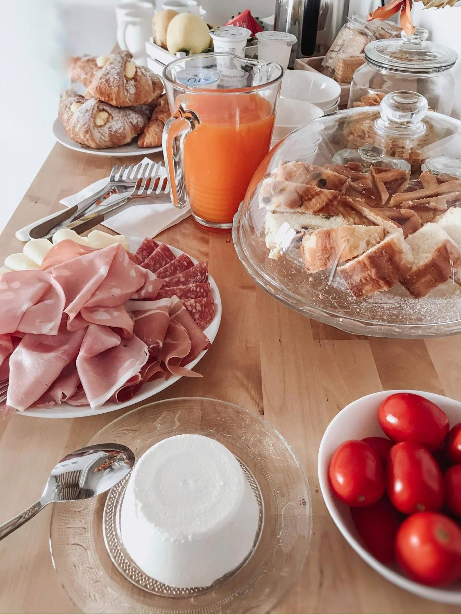Antica Torre Del Borgo Bed & Breakfast Черталдо Екстериор снимка