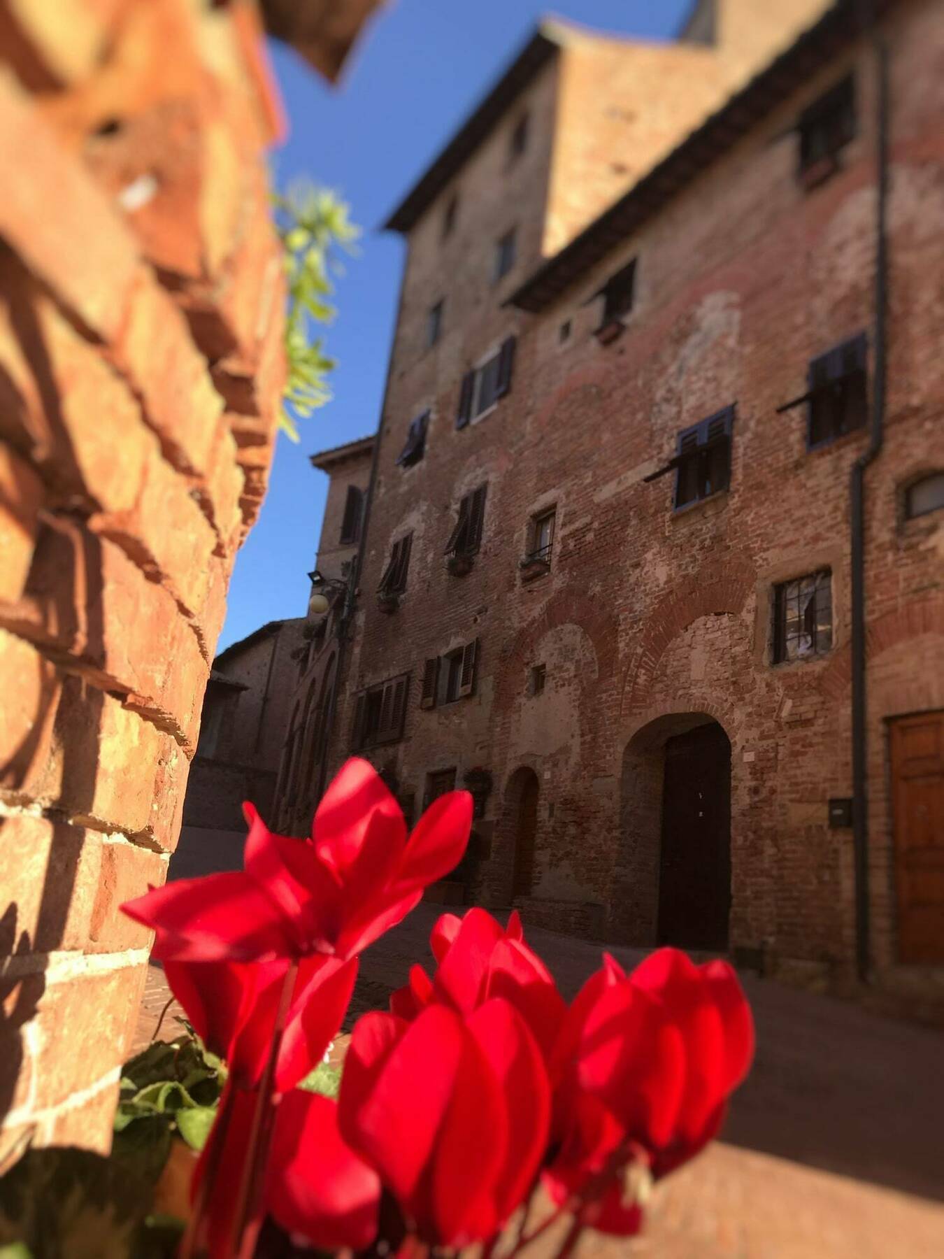 Antica Torre Del Borgo Bed & Breakfast Черталдо Екстериор снимка
