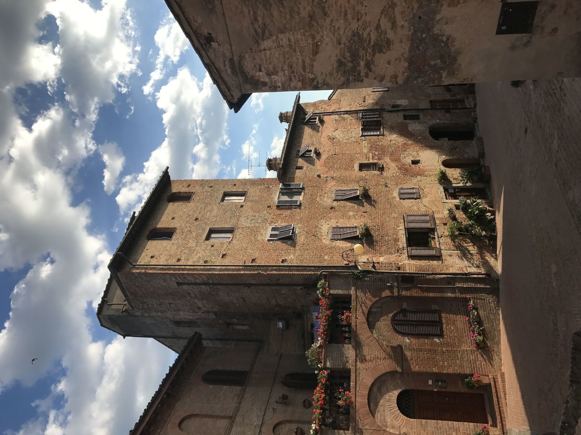 Antica Torre Del Borgo Bed & Breakfast Черталдо Екстериор снимка